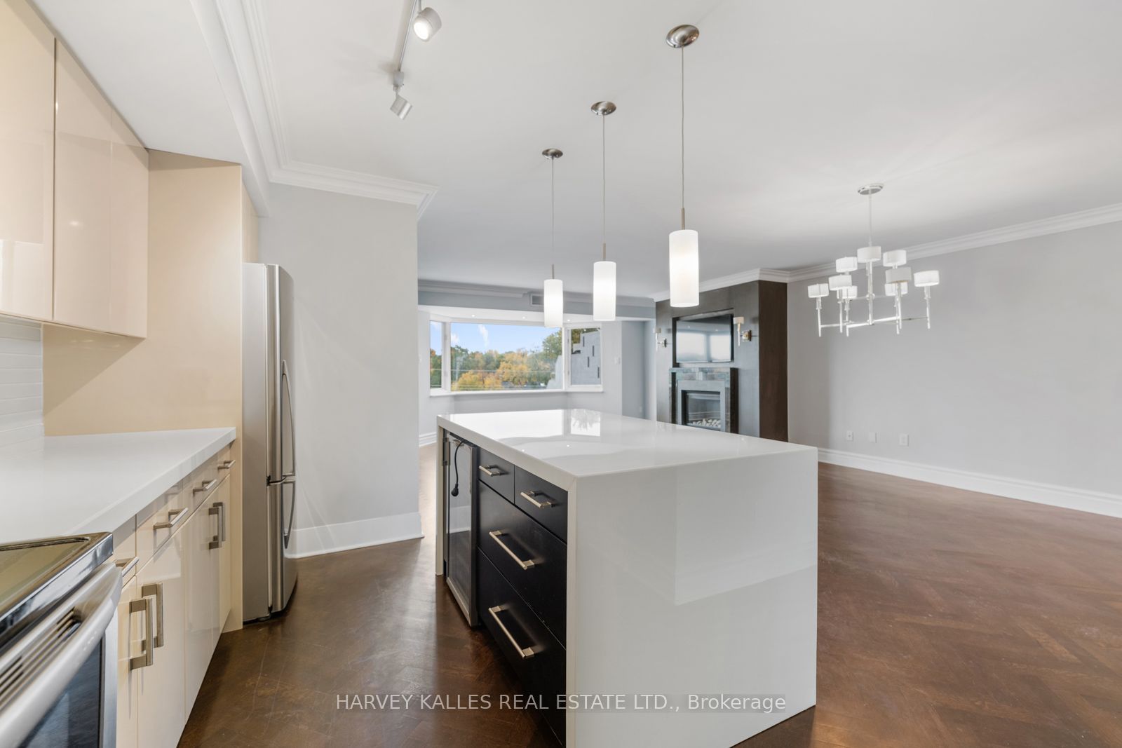 70 Elmsthorpe Avenue PH-401