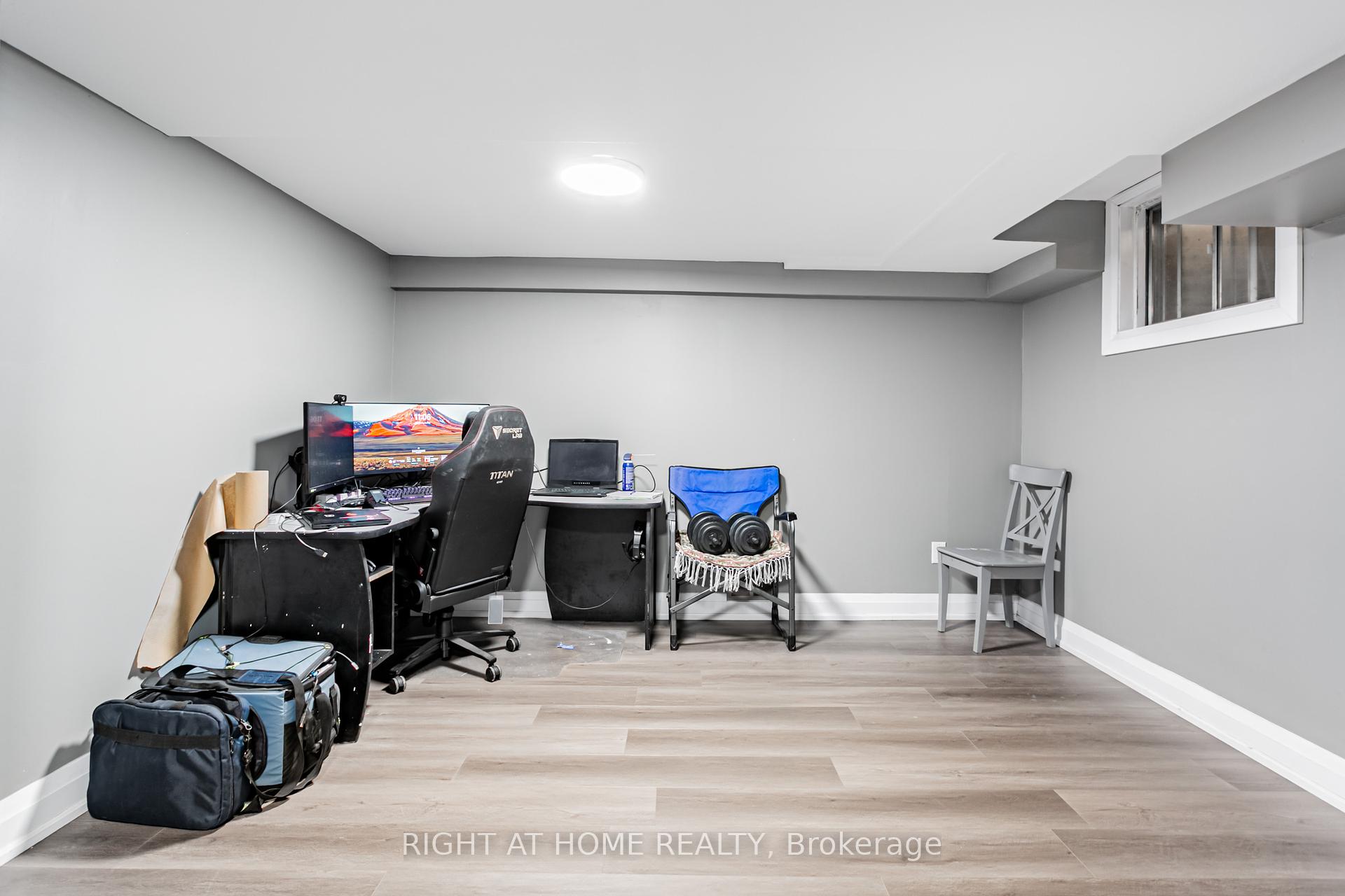 3 Bedrooms Condo at 3345 Silverado, Mississauga For sale