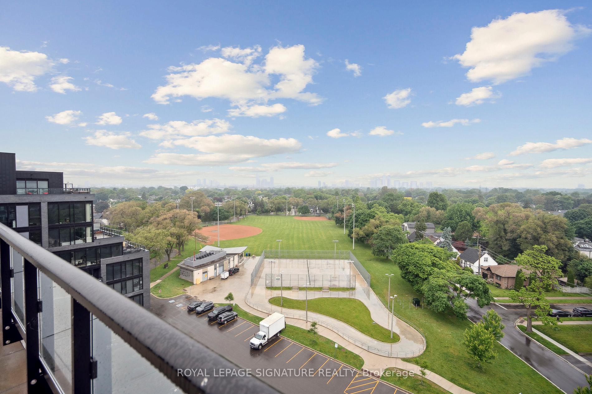 3 Bedrooms Co-op at 7 Smith, Toronto For sale