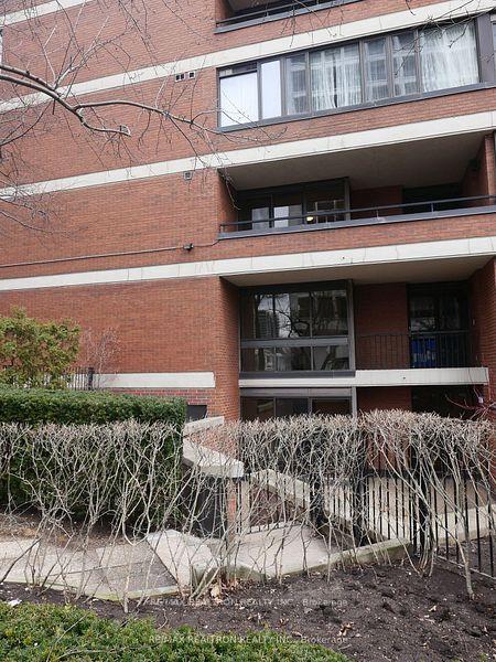 2 Bedrooms Condo at 349 St Clair, Toronto For sale
