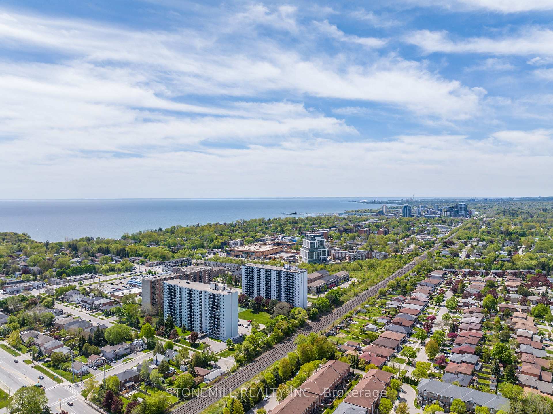2 Bedrooms Condo at 1150 Parkwest, Mississauga For sale