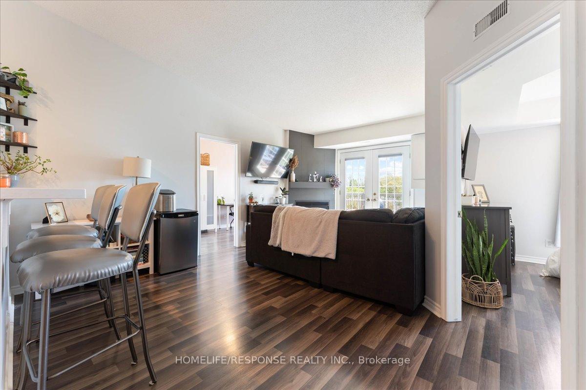2 Bedrooms Condo at 1820 Walker’s, Burlington For sale