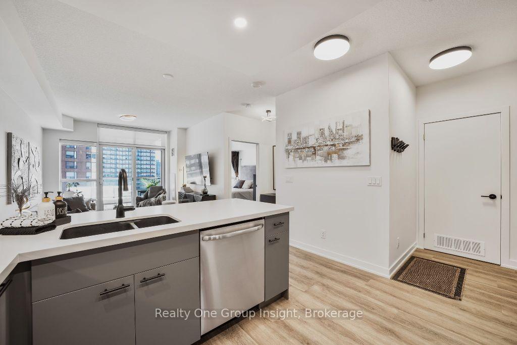 1 Bedroom Condo at 551 Maple,  Burlington For sale