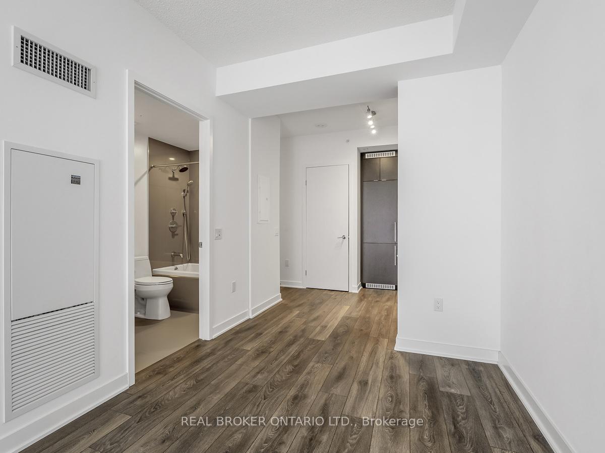 1 Bedroom Condo at 125 Blue Jays, Toronto For sale
