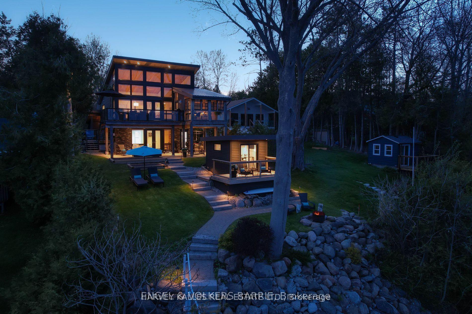 2369 Lakeshore Road E