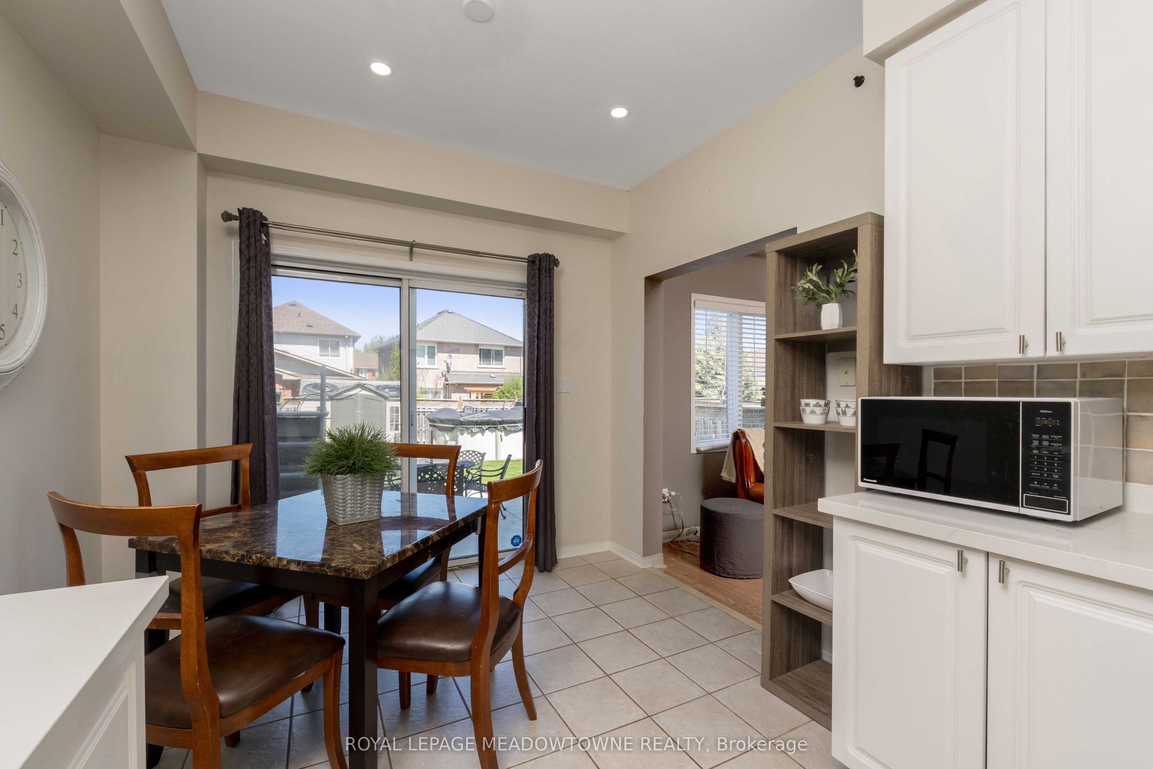 1876 Stevington Crescent
