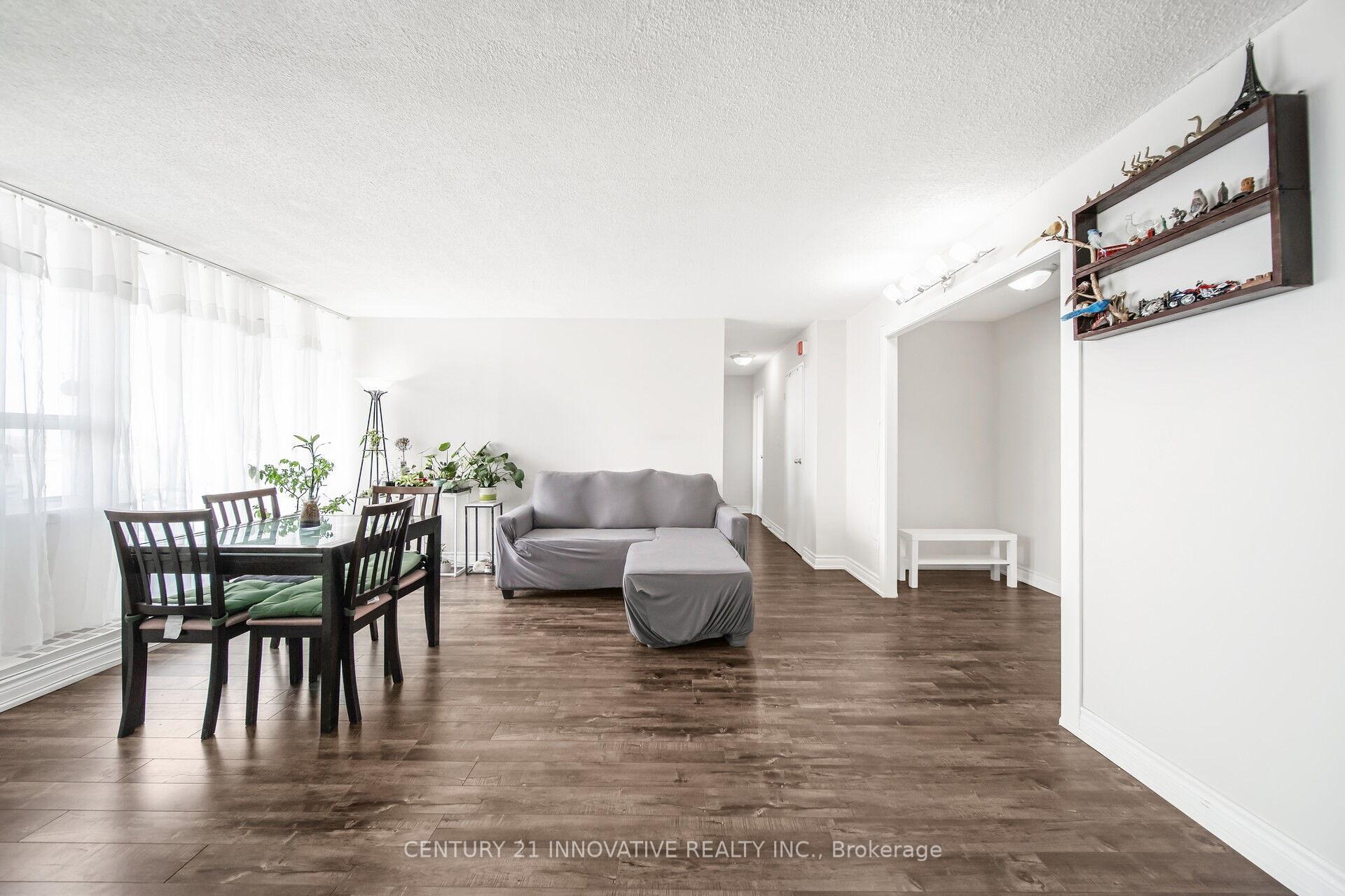2 Bedrooms Condo at 100 Wingarden, Toronto For sale