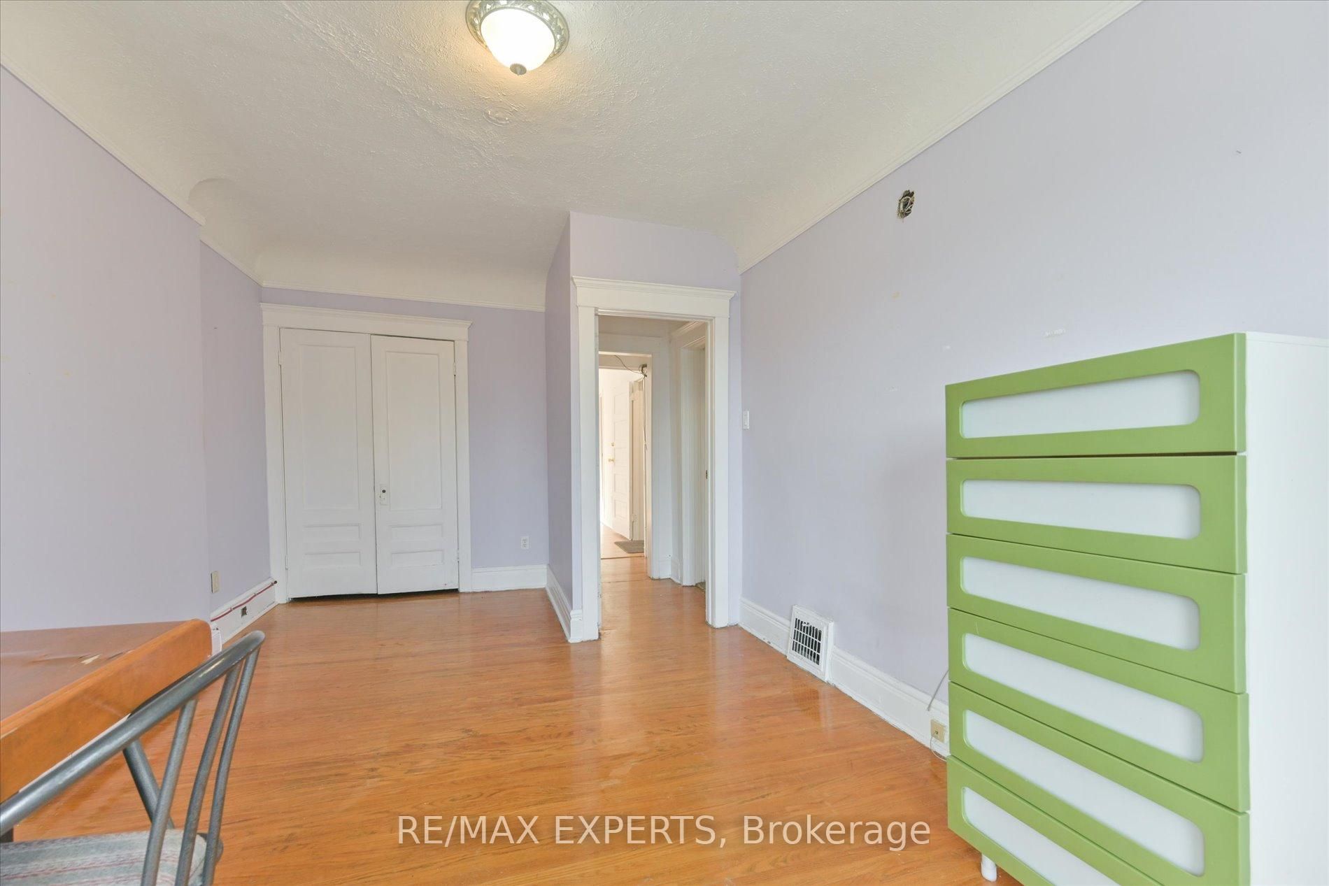 18 Barton Avenue