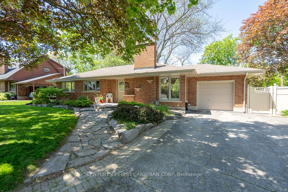 631 Oakridge