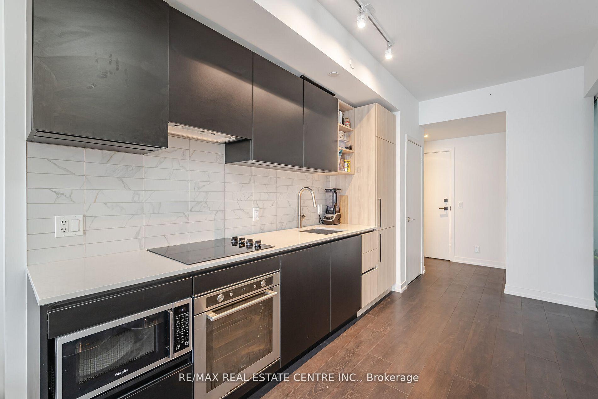 2 Bedrooms Condo at 55 Mercer,  Toronto For sale