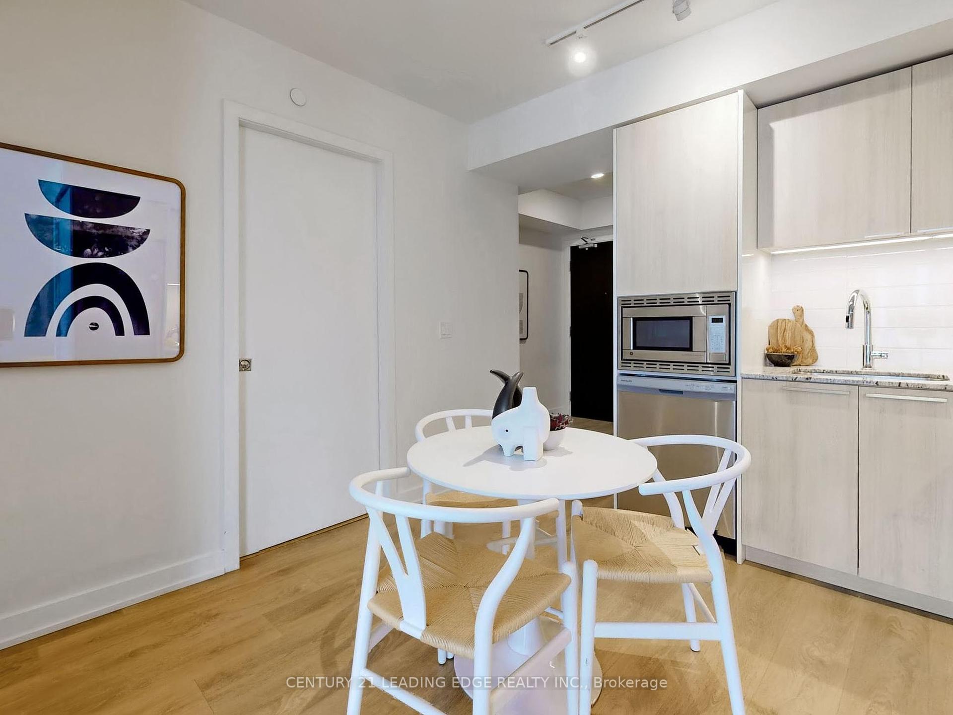 3 Bedrooms Condo at 501 Yonge, Toronto For sale