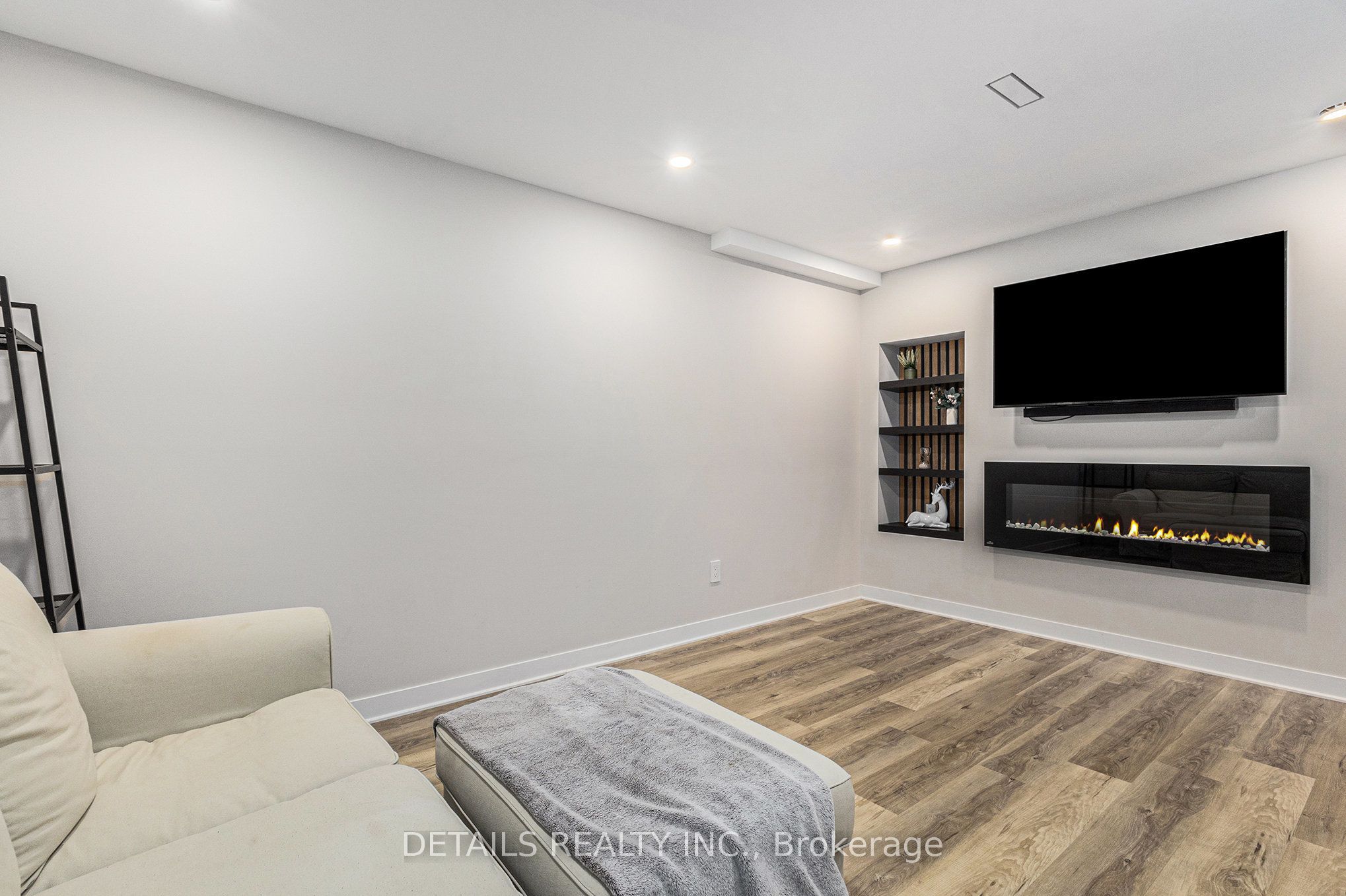 480 Famille Laporte Avenue, Orleans - Cumberland and Area 1110 - Camelot