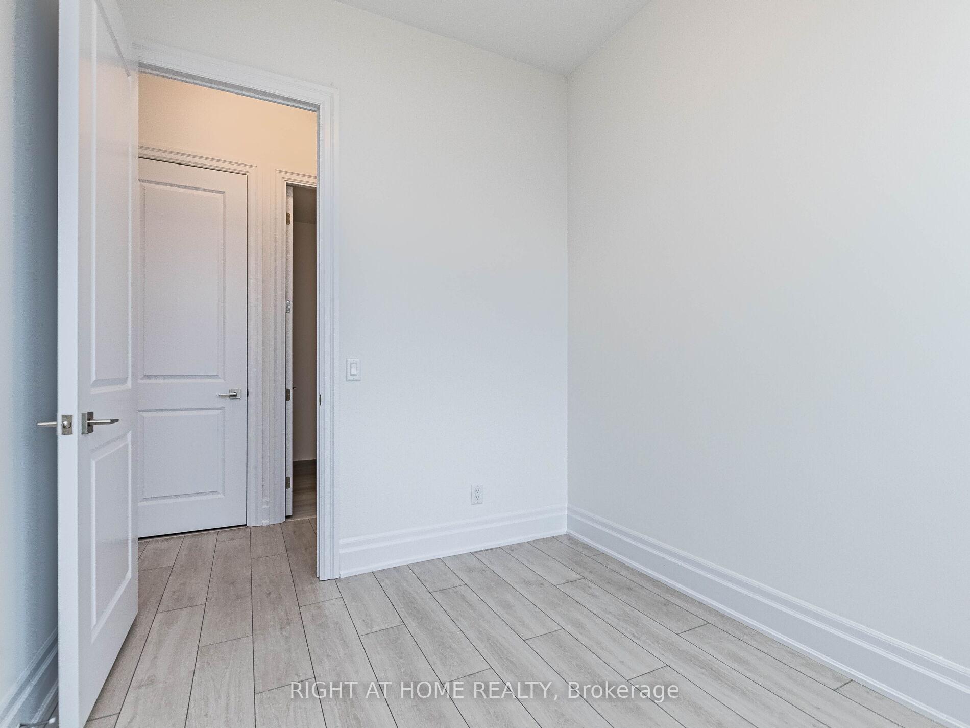2 Bedrooms Condo at 30 Elm,  Mississauga For sale