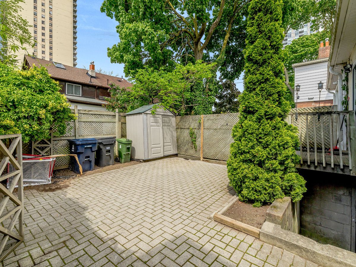 86 Helendale Avenue