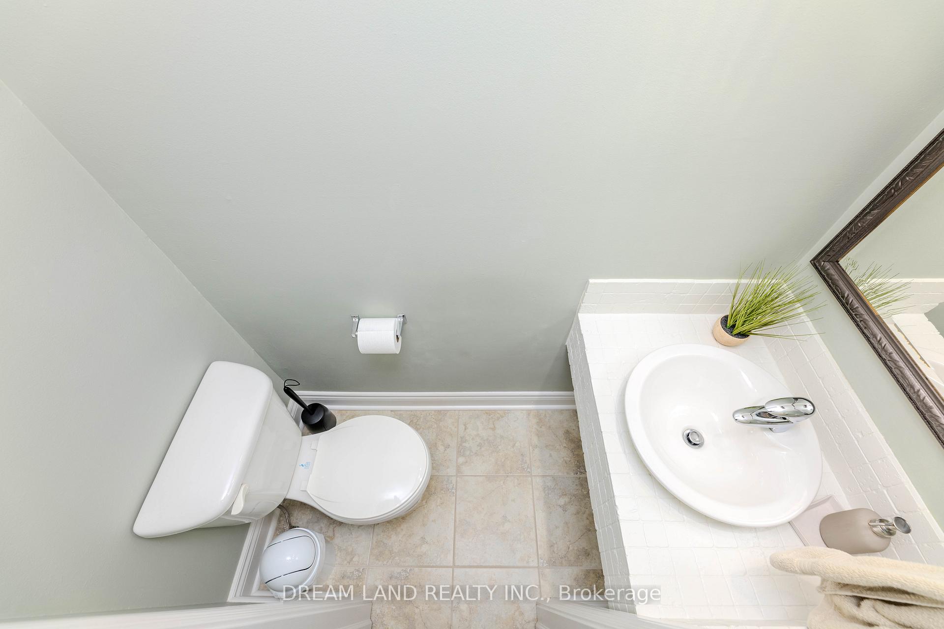 3 Bedrooms Condo at 653 Francis,  Burlington For sale