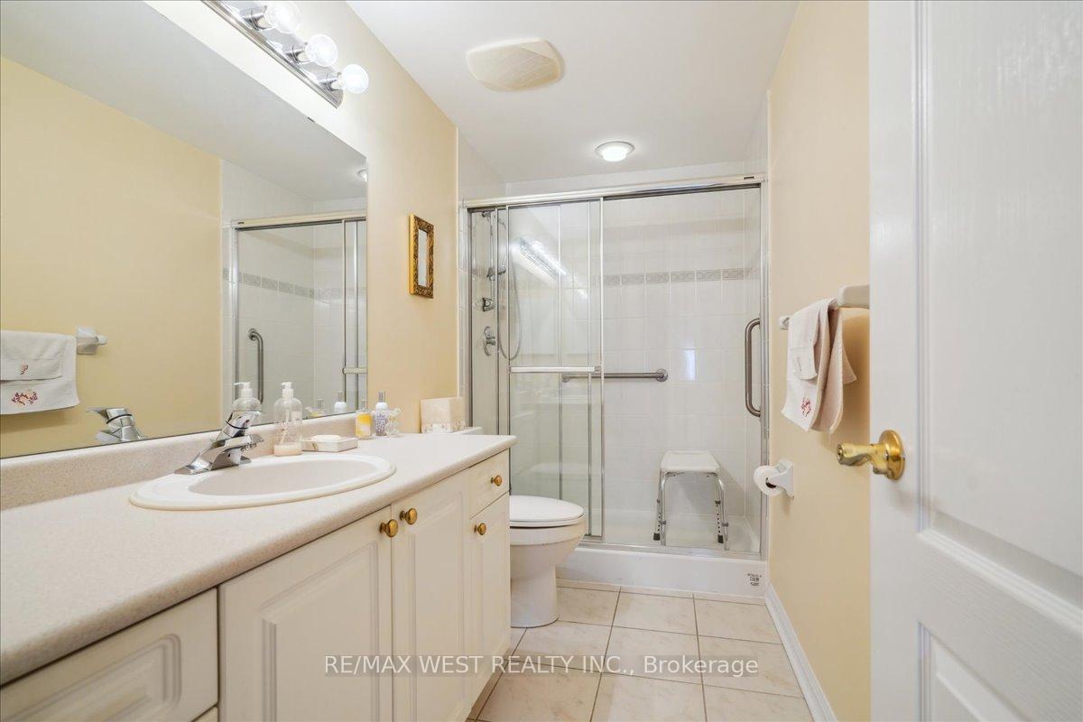 2 Bedrooms Condo at 2502 Rutherford, Vaughan For sale