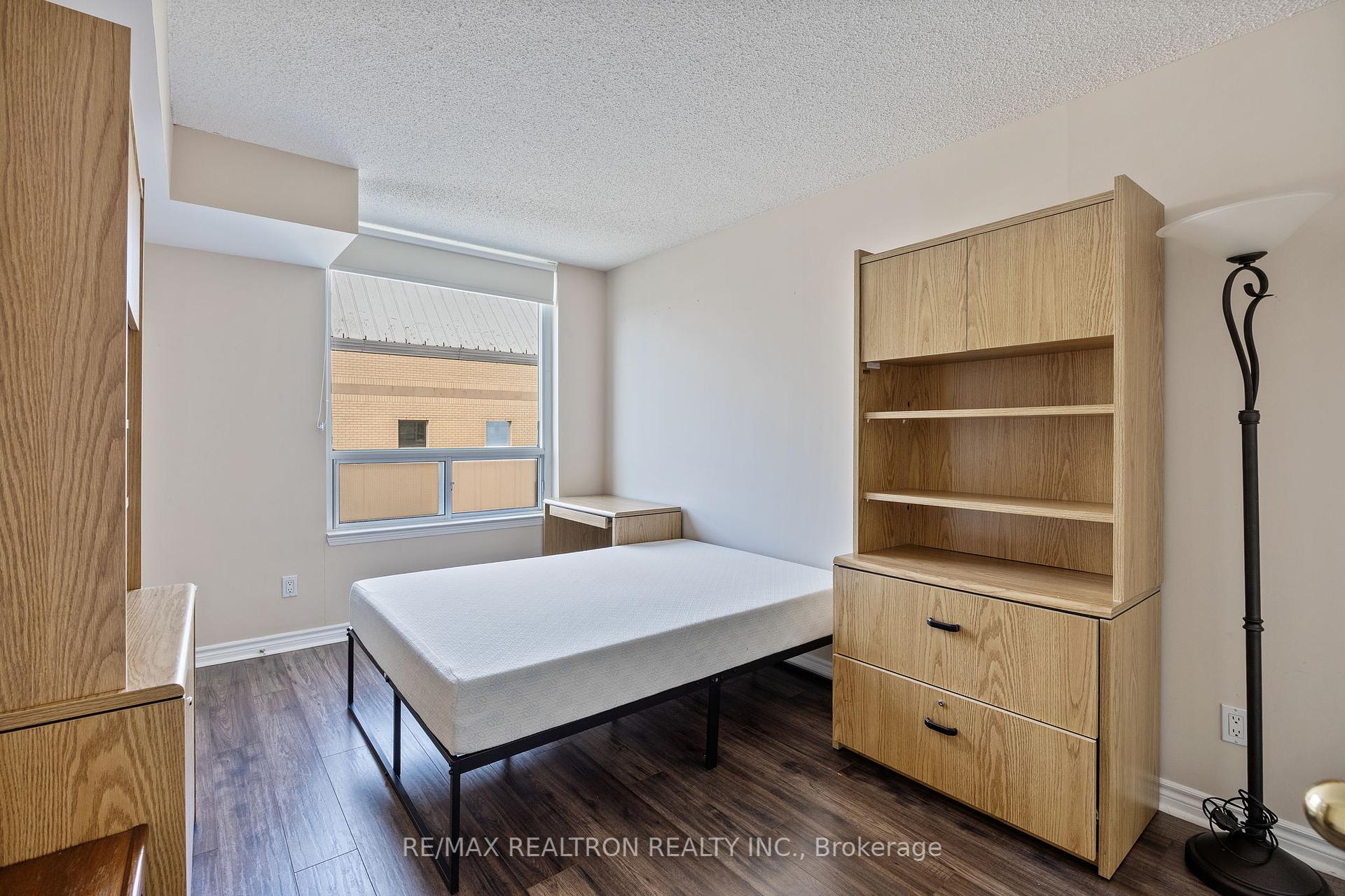 2 Bedrooms Condo at 8 Covington, Toronto For sale