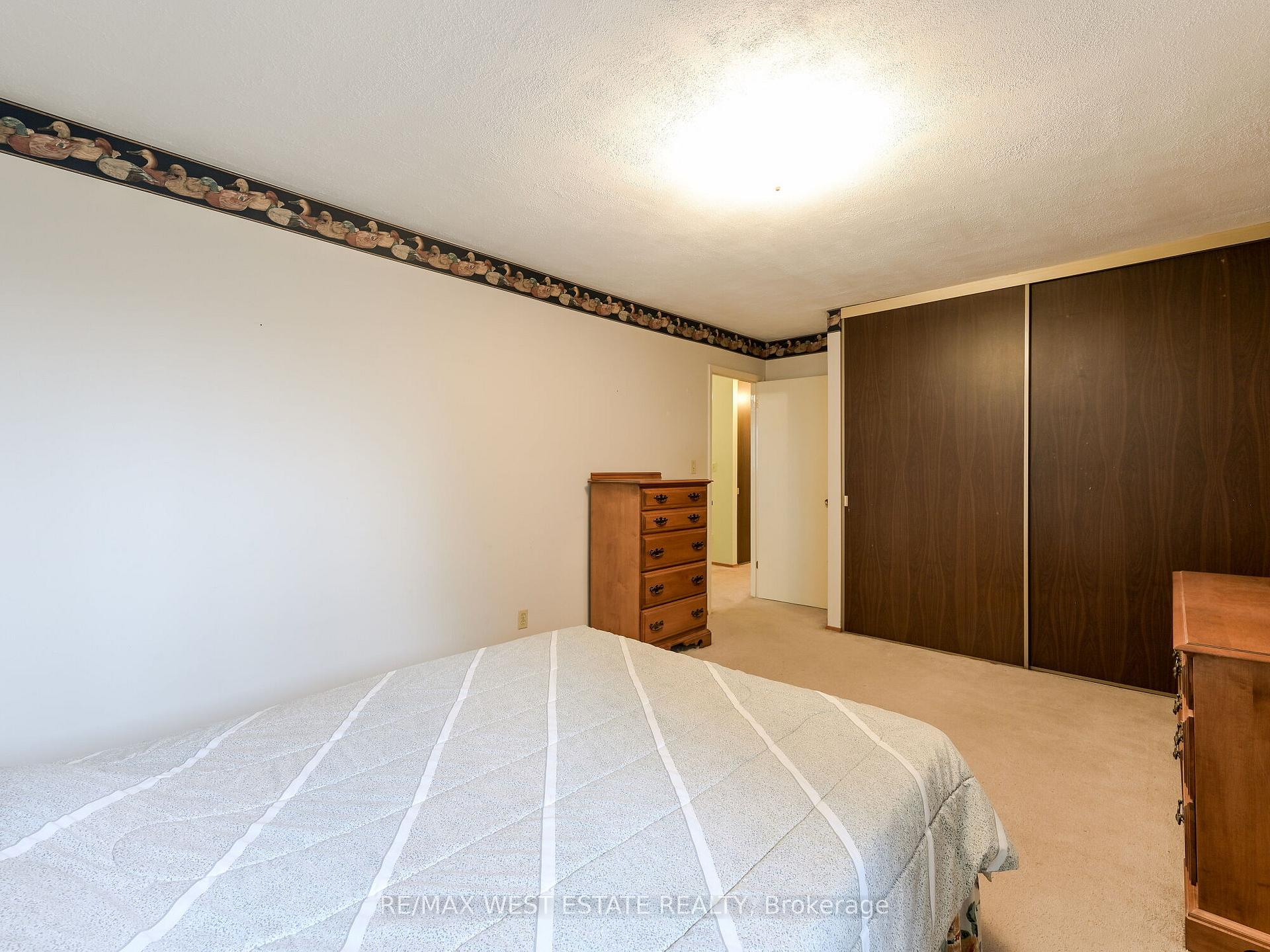 4 Bedrooms Condo at 3665 Flamewood,  Mississauga For sale