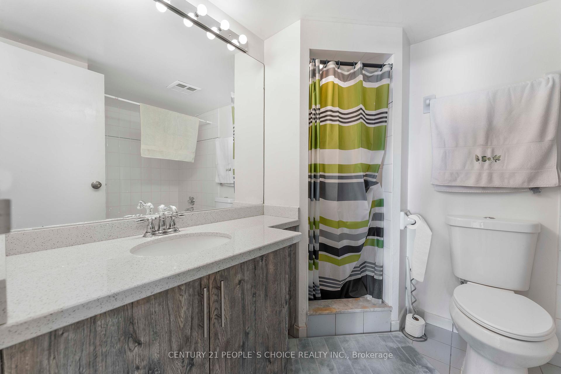 2 Bedrooms Condo at 3 Rowntree, Toronto For sale