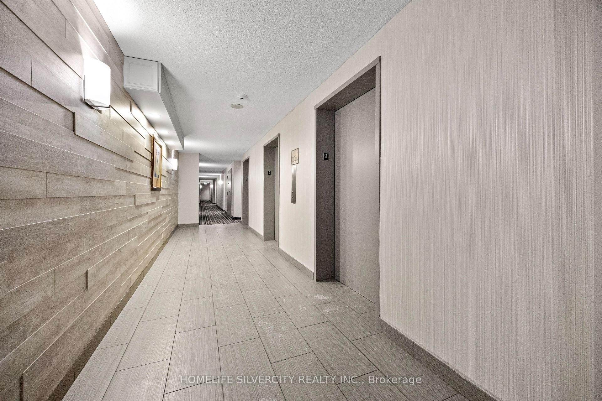 3 Bedrooms Condo at 145 Hillcrest, Mississauga For sale