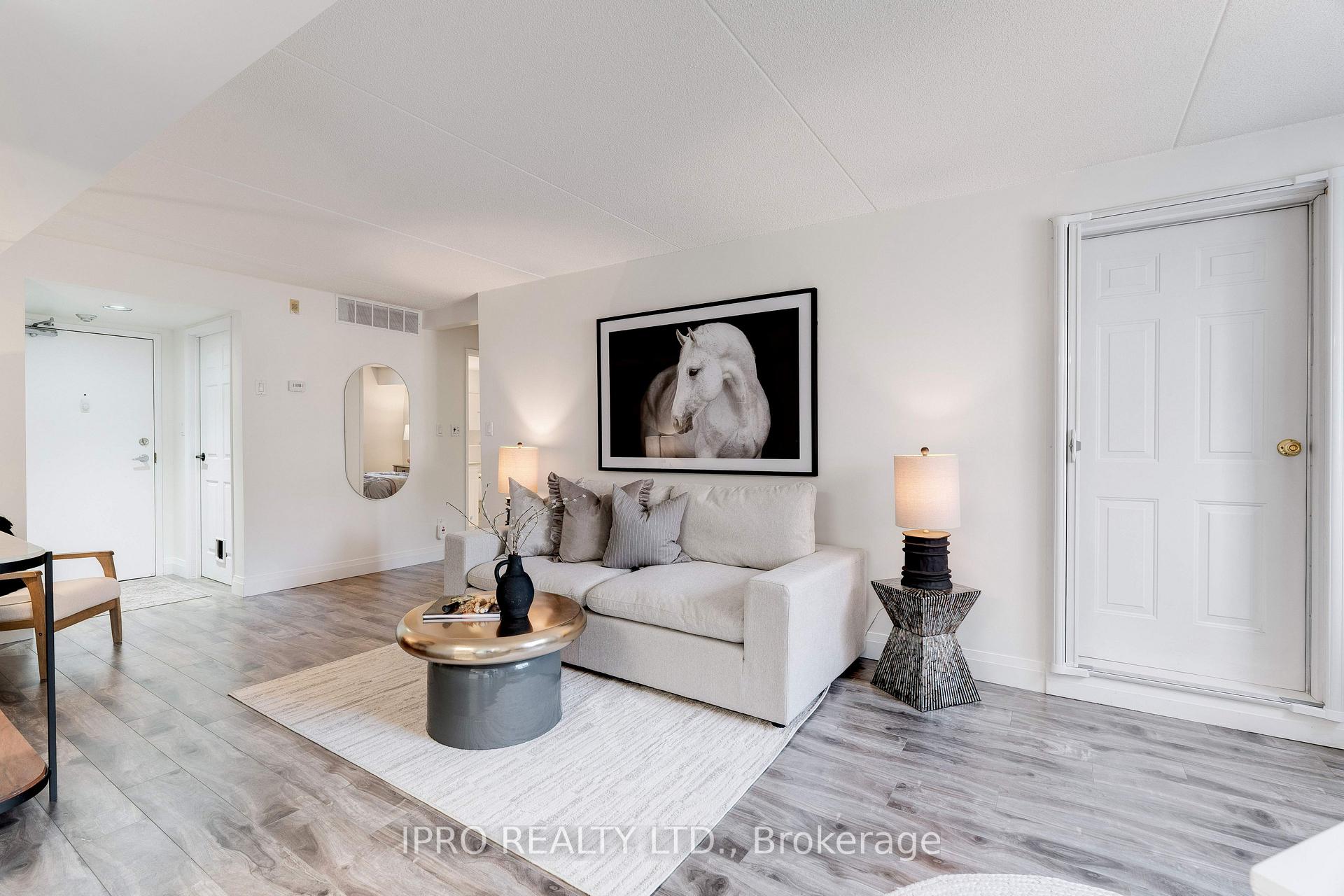 2 Bedrooms Condo at 3499 Upper Middle, Burlington For sale