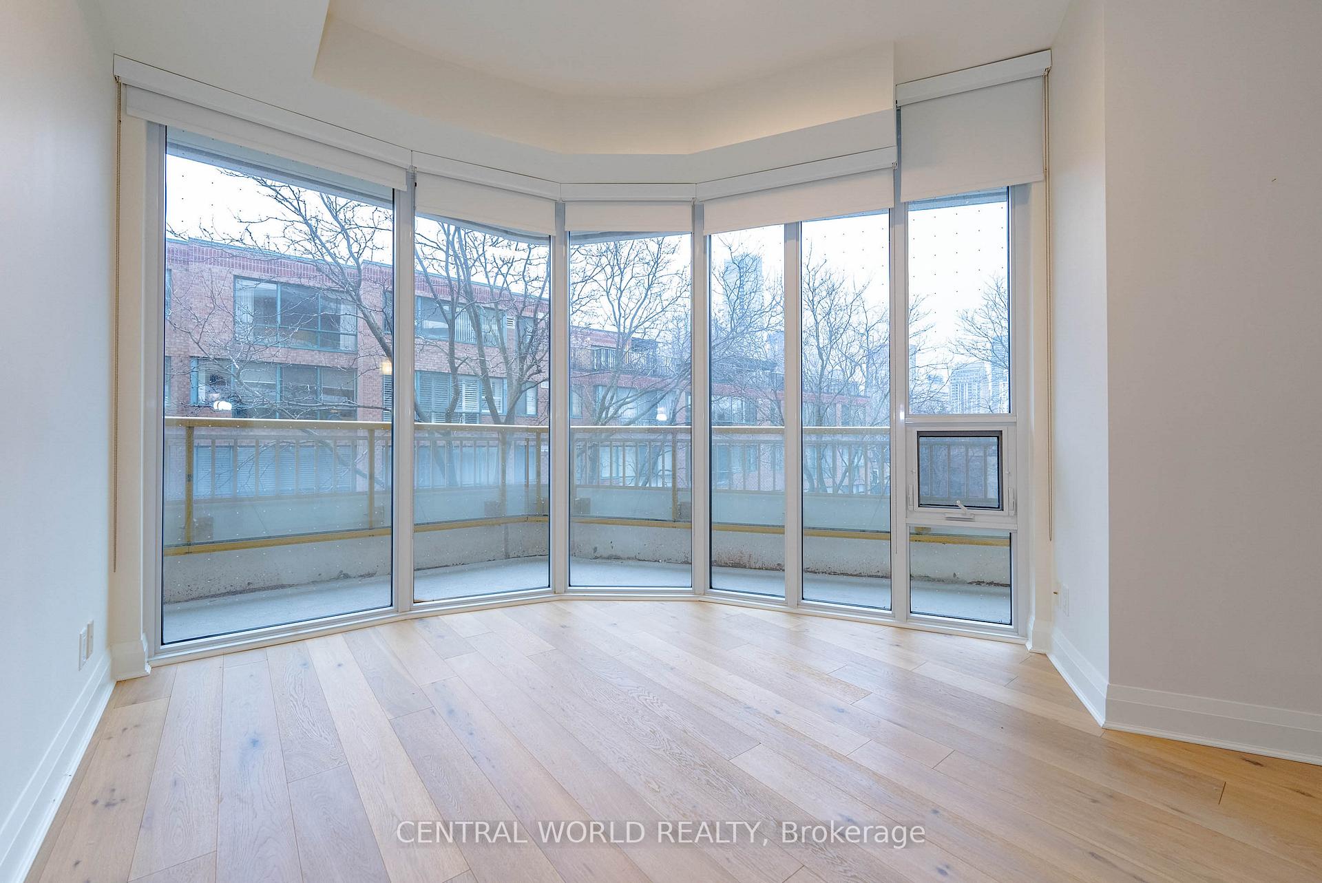 2 Bedrooms Condo at 151 Avenue,  Toronto For sale