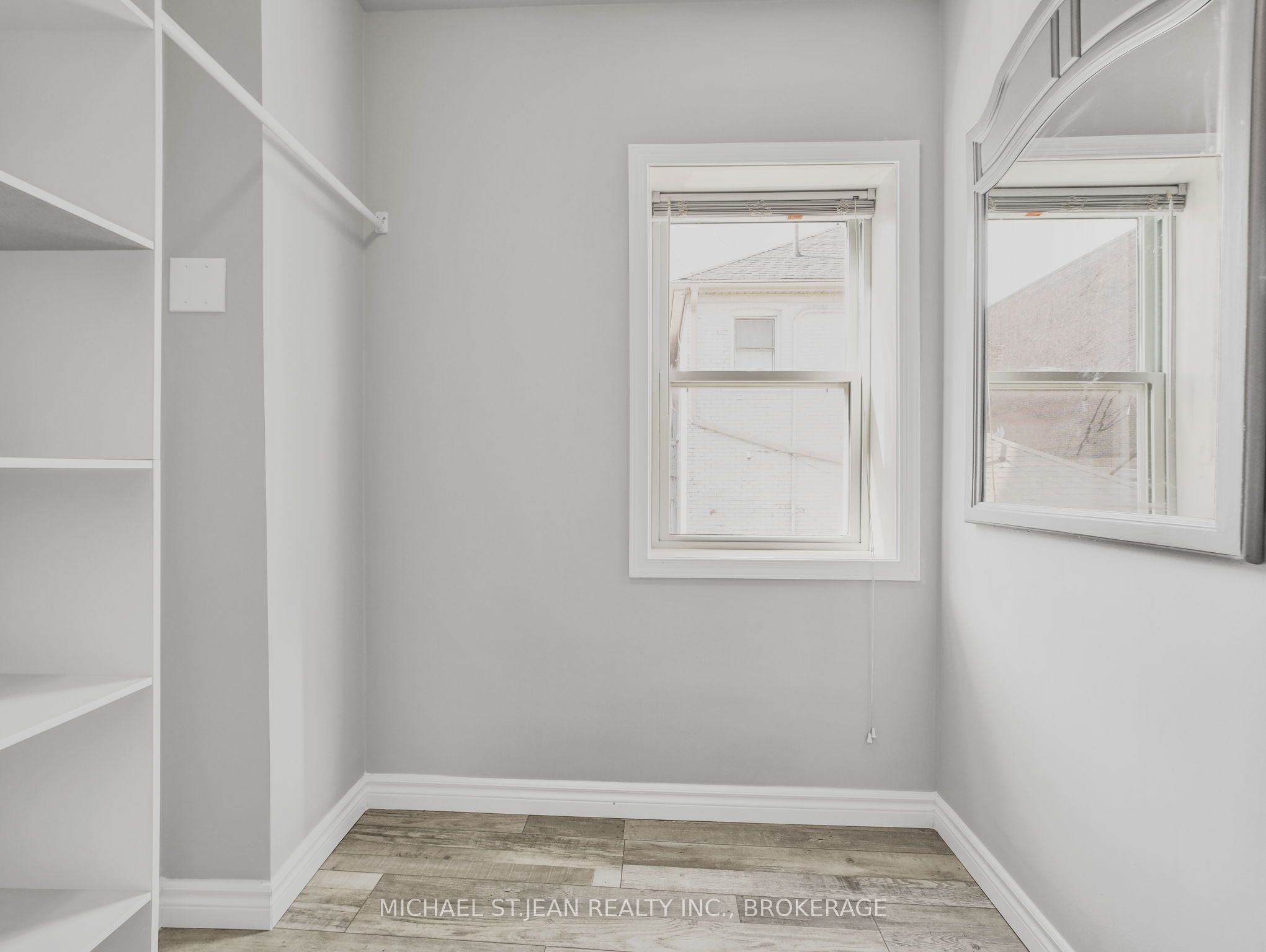 14 Victoria Avenue N