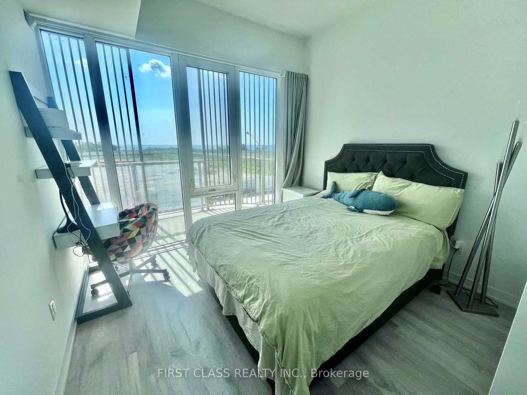 2 Bedrooms Condo at 220 Missinnihe, Mississauga For sale