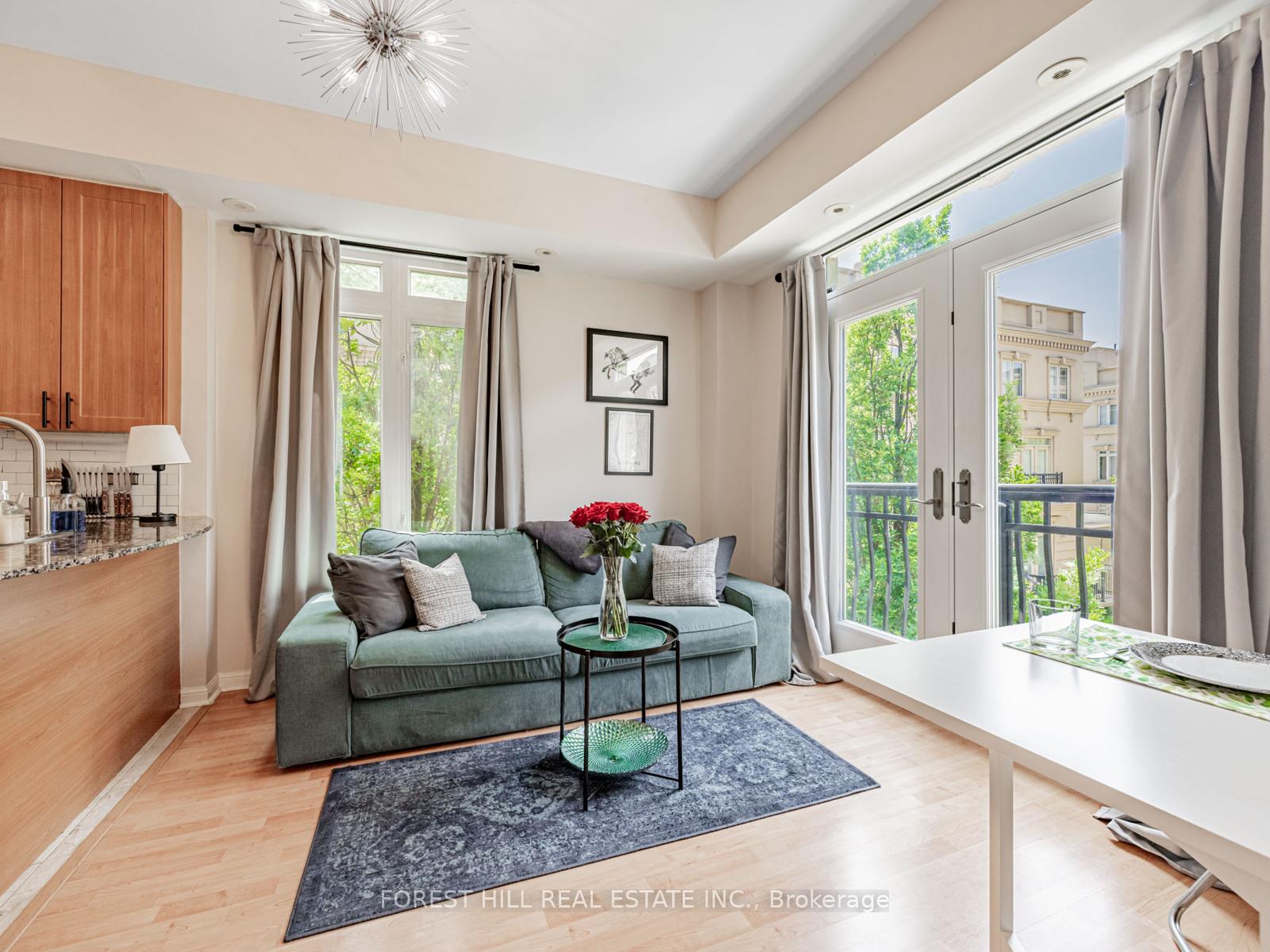 2 Bedrooms Condo at 68 Carr, Toronto For sale