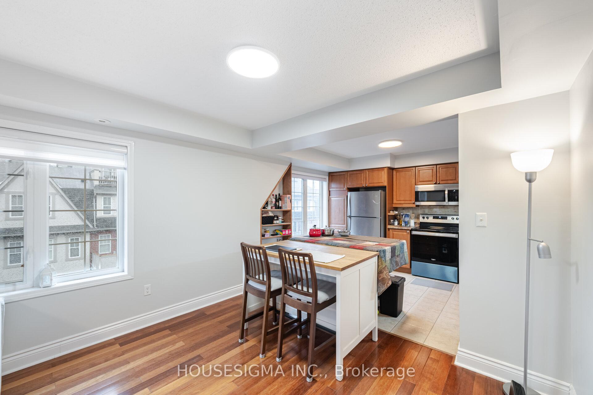 3 Bedrooms Condo at 760 Neighbourhood, Mississauga For sale