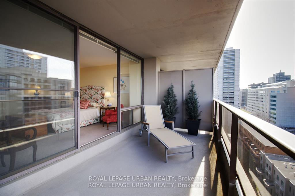 3 Bedrooms Co-op at 20 Avoca, Toronto For sale