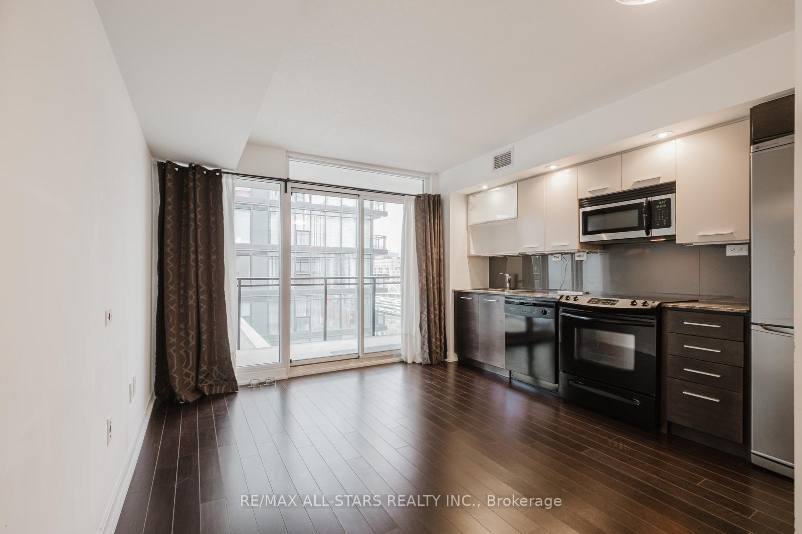 1 Bedroom Condo at 8 Telegram, Toronto For sale