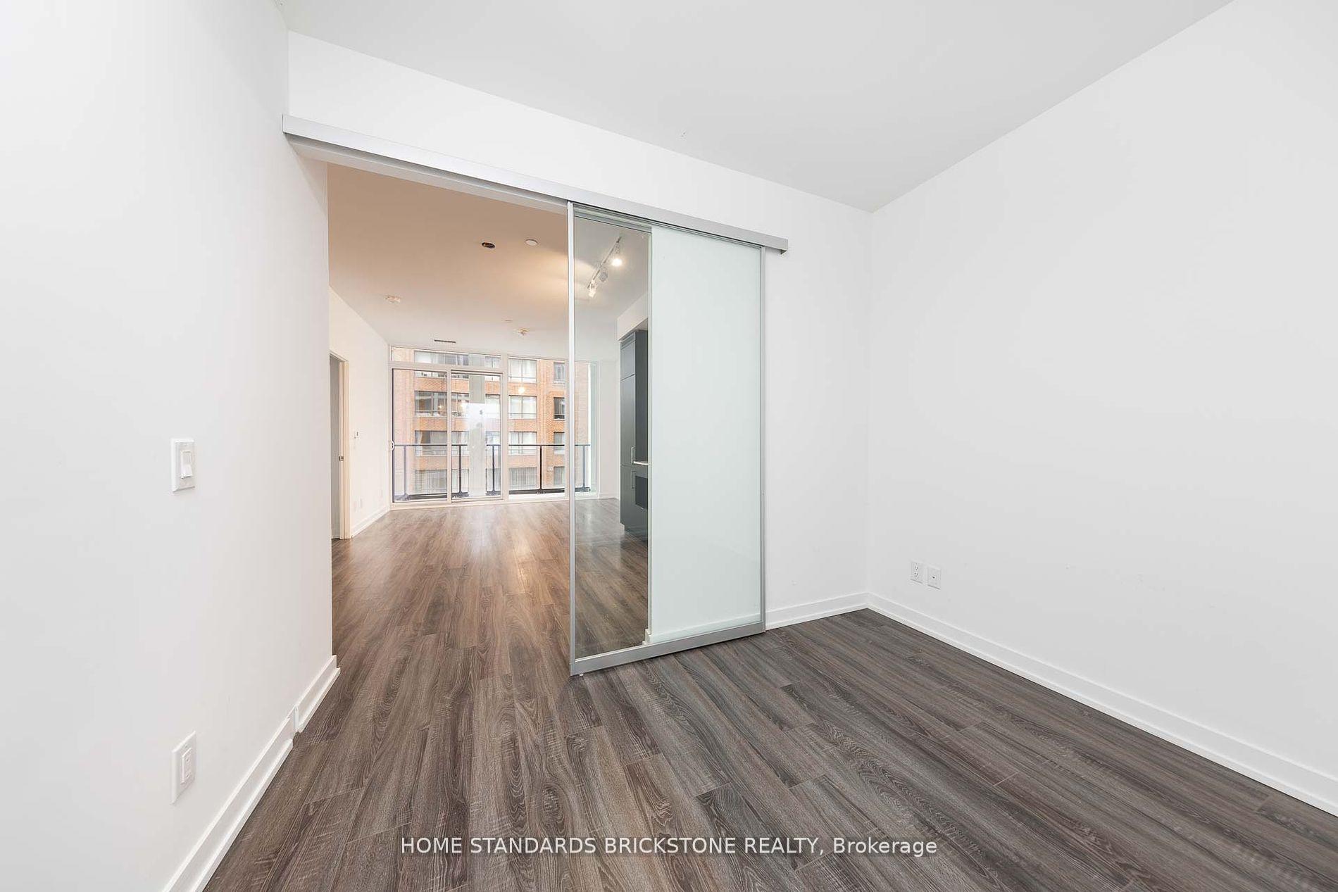 3 Bedrooms Condo at 20 Edward, Toronto For sale