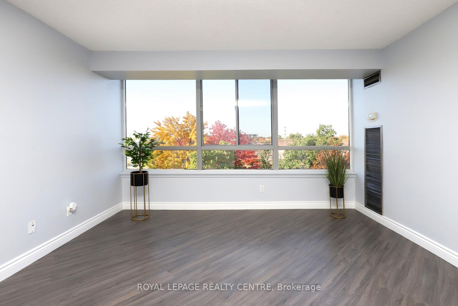 2 Bedrooms Condo at 1001 Cedarglen, Mississauga For sale