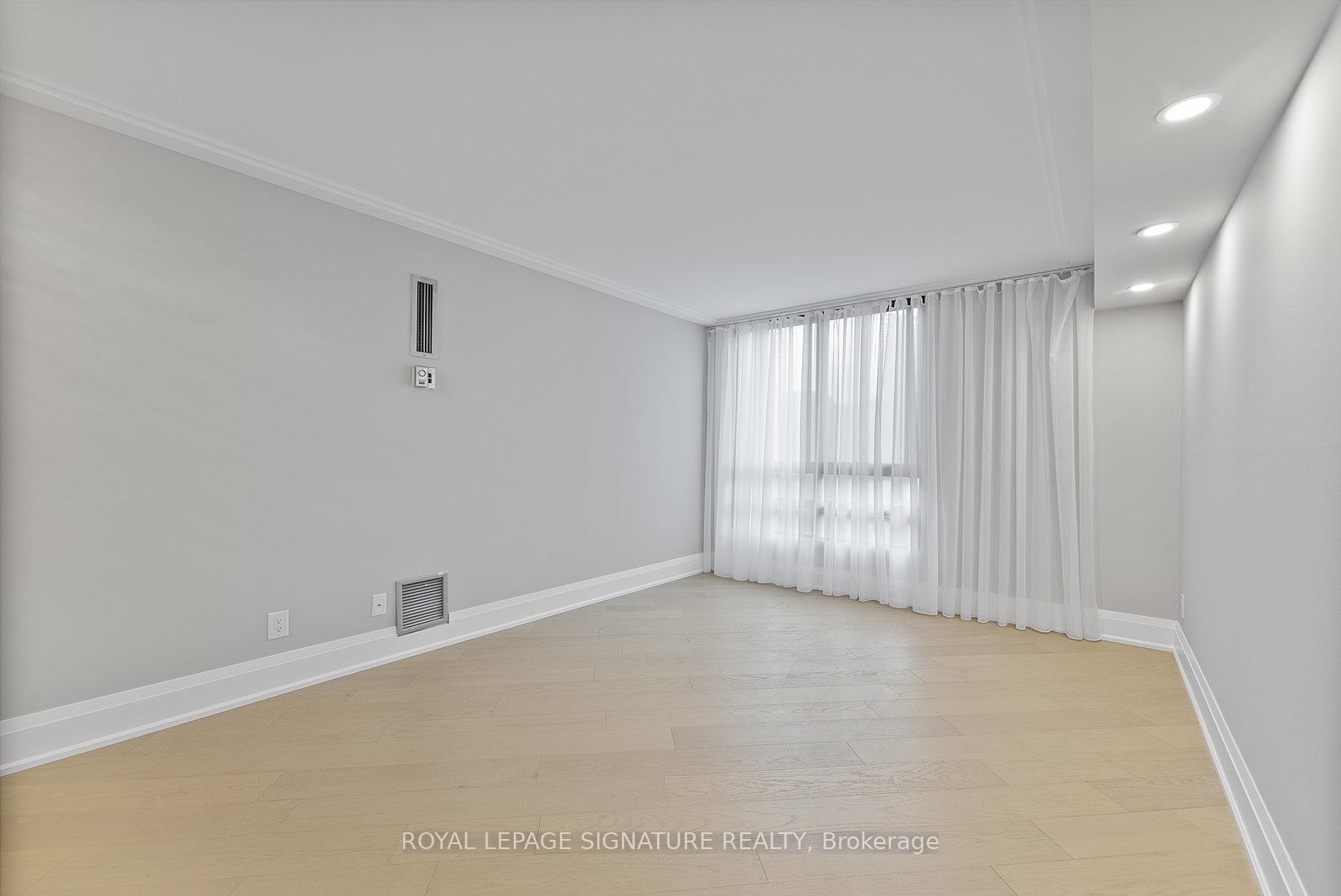 2 Bedrooms Condo at 77 Carlton,  Toronto For sale