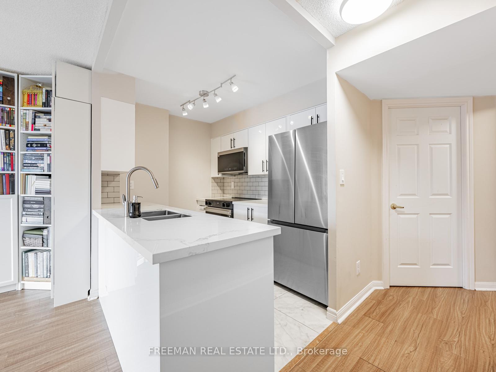 2 Bedrooms Condo at 260 Merton, Toronto For sale