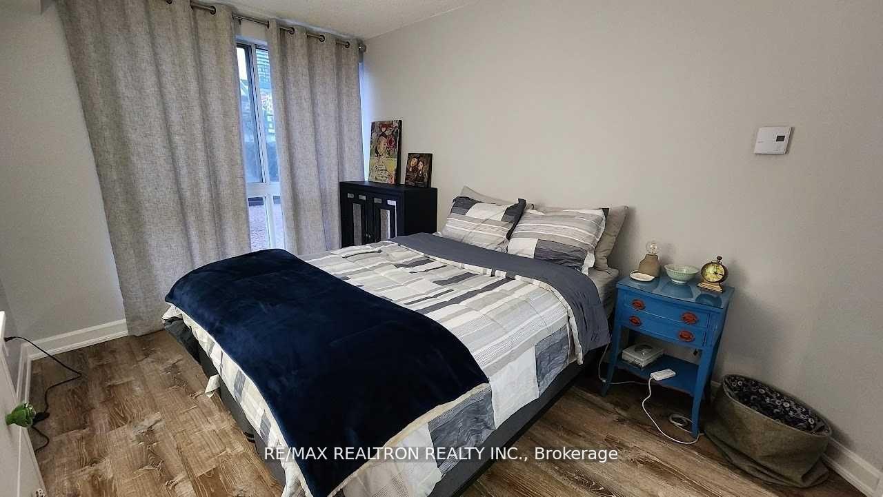 1 Bedroom Condo at 7 Broadway, Toronto For sale
