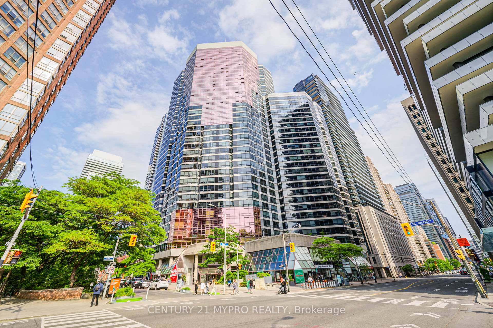 2 Bedrooms Condo at 1001 Bay, Toronto For sale