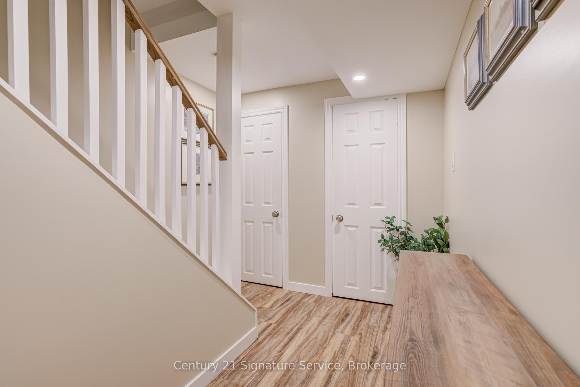 3 Bedrooms Condo at 2230 Walkers, Burlington For sale