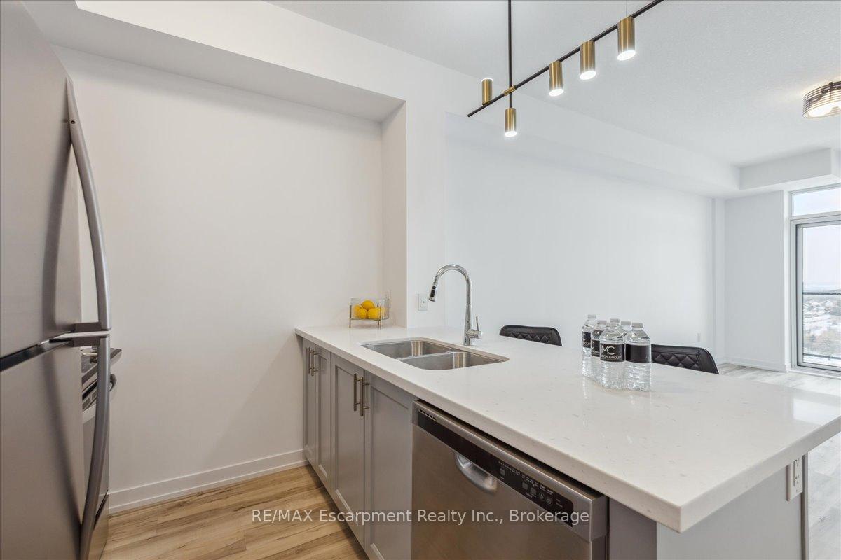2 Bedrooms Condo at 450 Dundas,  Hamilton For sale