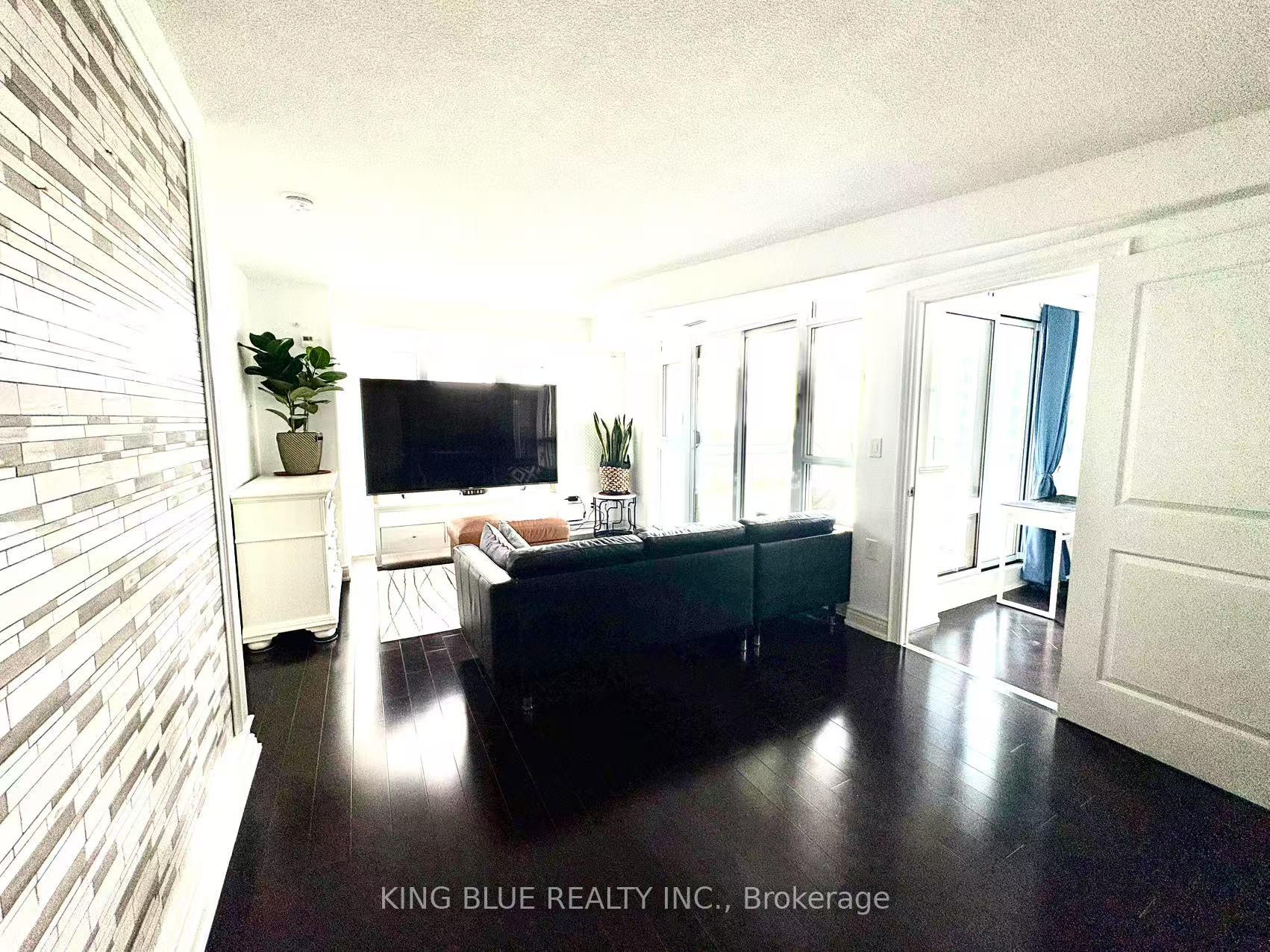 3 Bedrooms Condo at 35 Bastion,  Toronto For sale