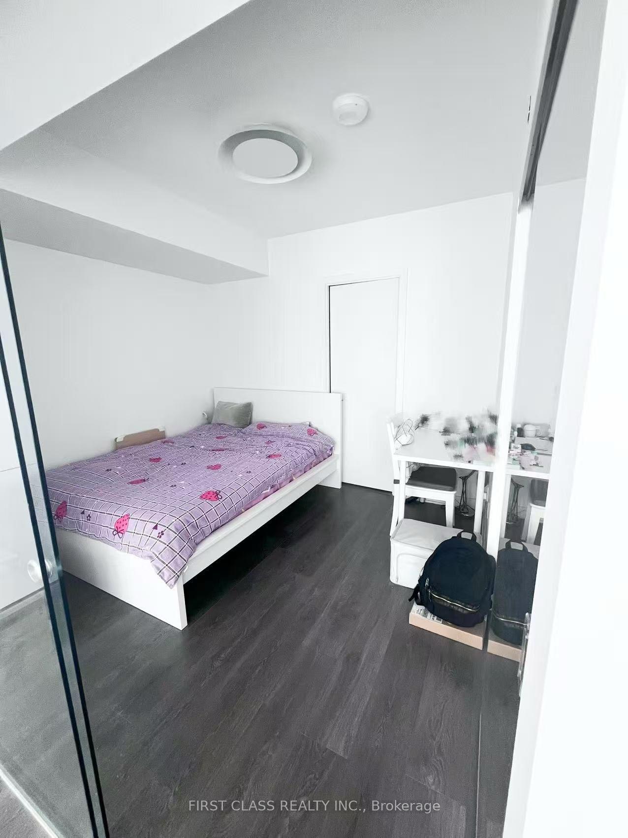 1 Bedroom Condo at 188 Cumberland,  Toronto For sale