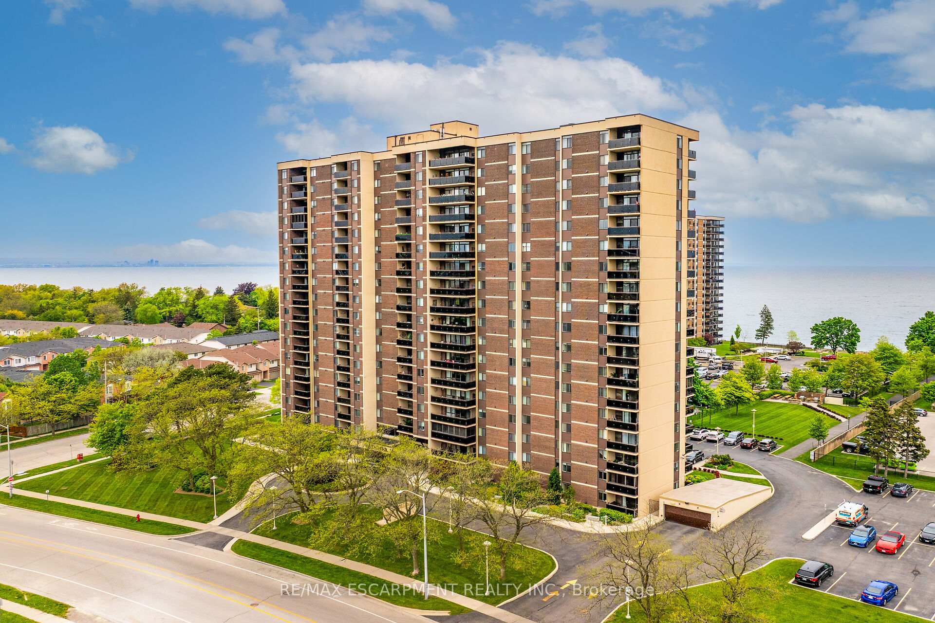 3 Bedrooms Condo at 301 Frances, Hamilton For sale