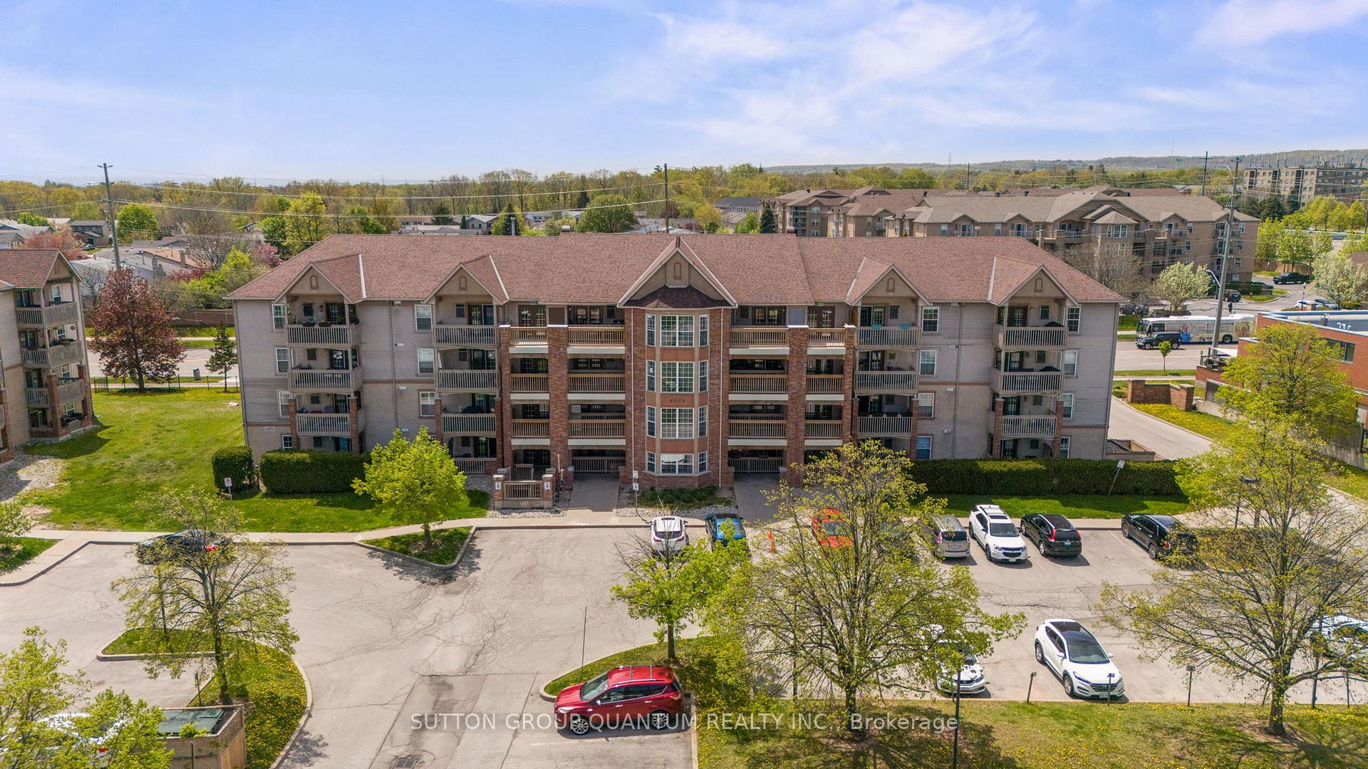 2 Bedrooms Condo at 4003 Kilmer, Burlington For sale