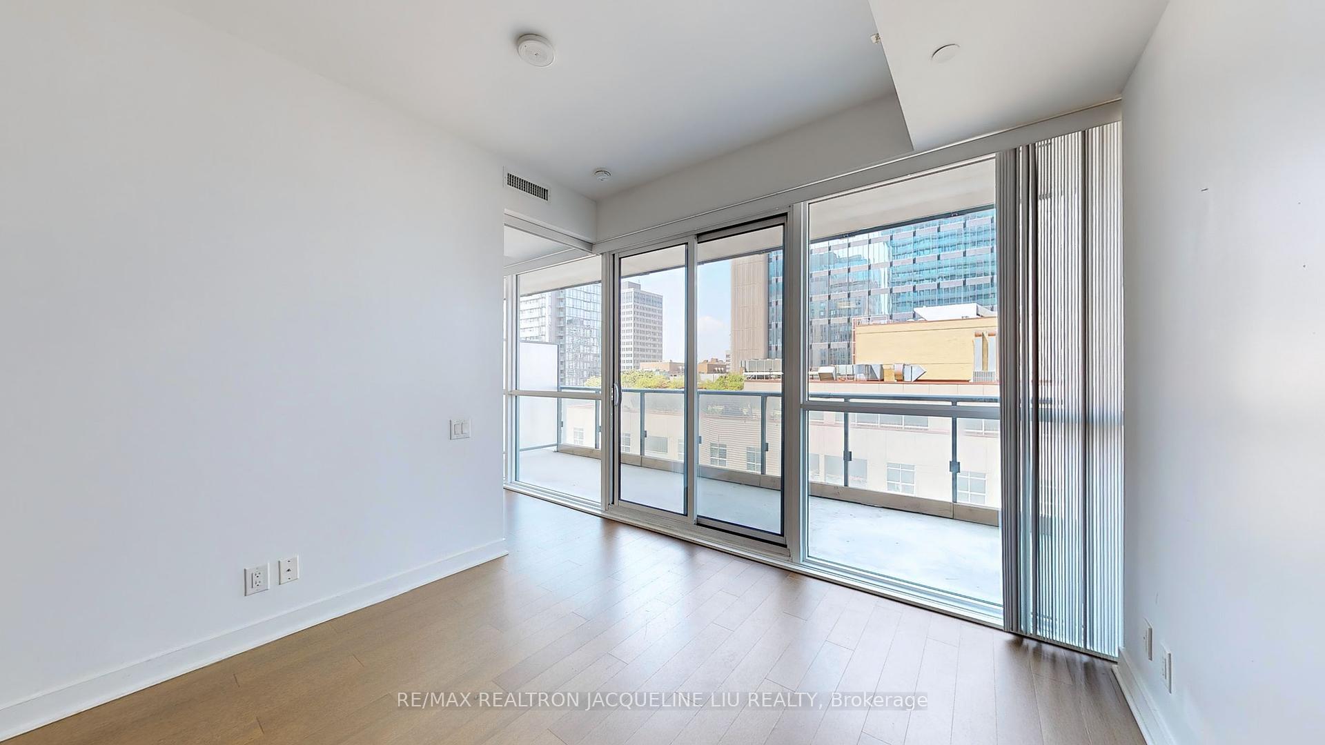 1 Bedroom Condo at 15 Grenville, Toronto For sale