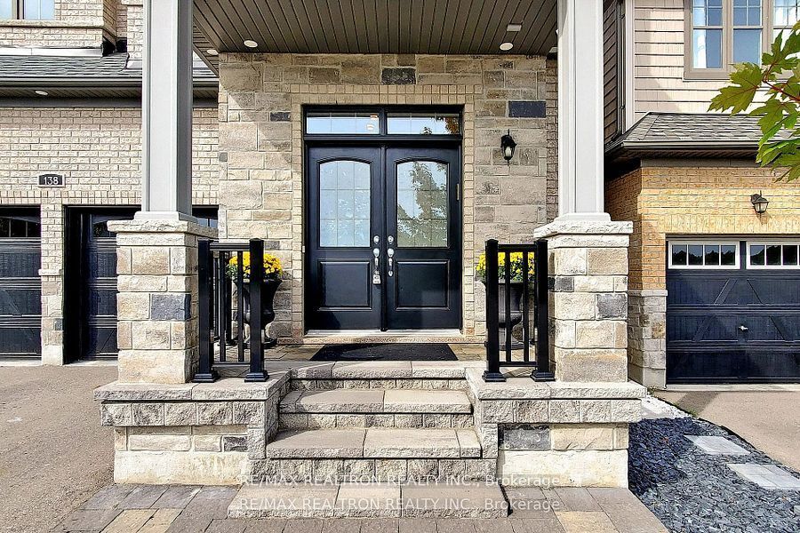 138 Chessington Avenue, East Gwillimbury, ON L9R 0R6