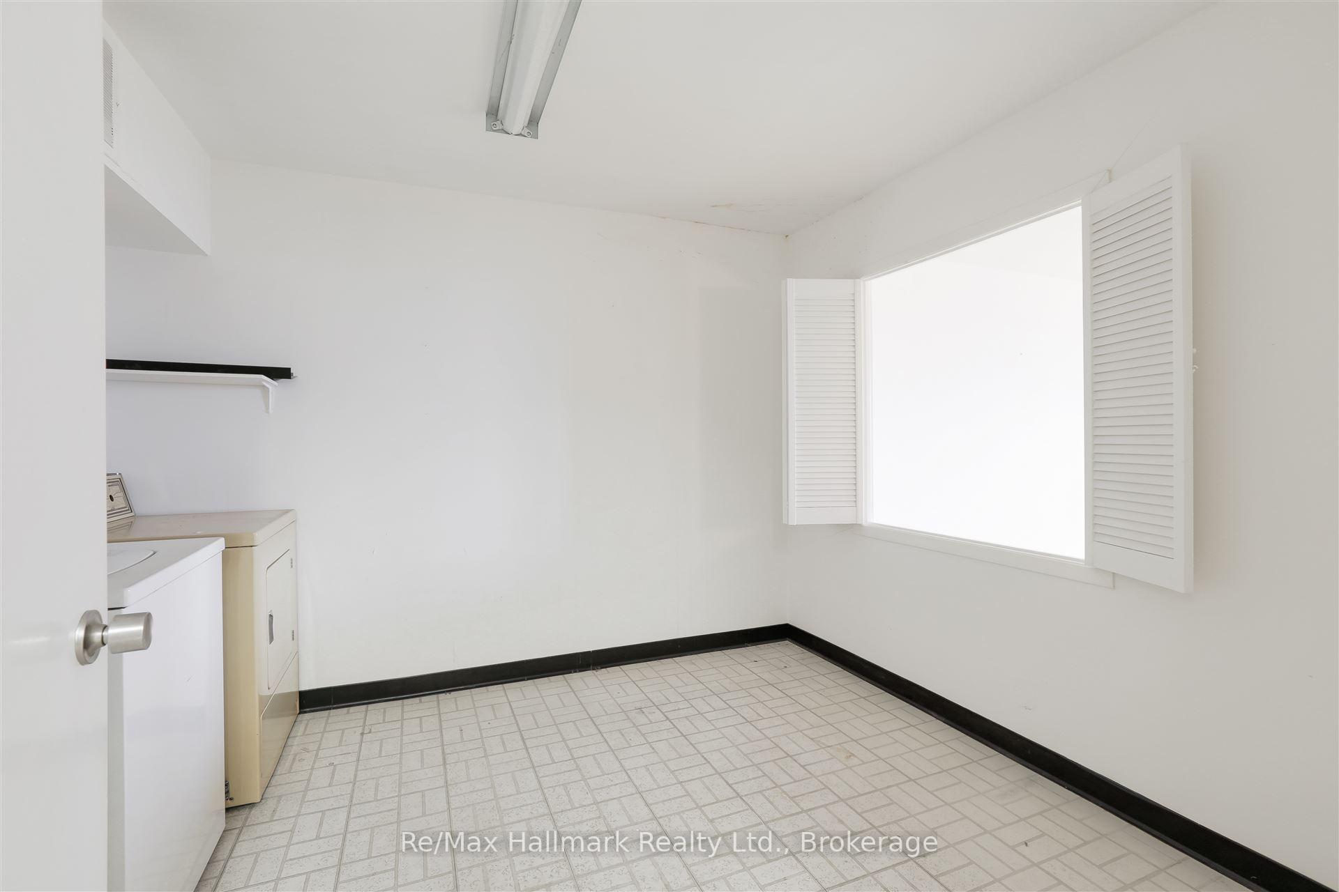 2 Bedrooms Condo at 1580 Mississauga Valley,  Mississauga For sale
