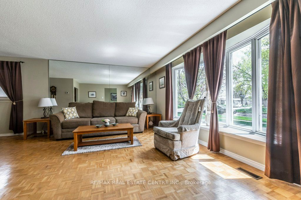 65 Lorne Scots Drive