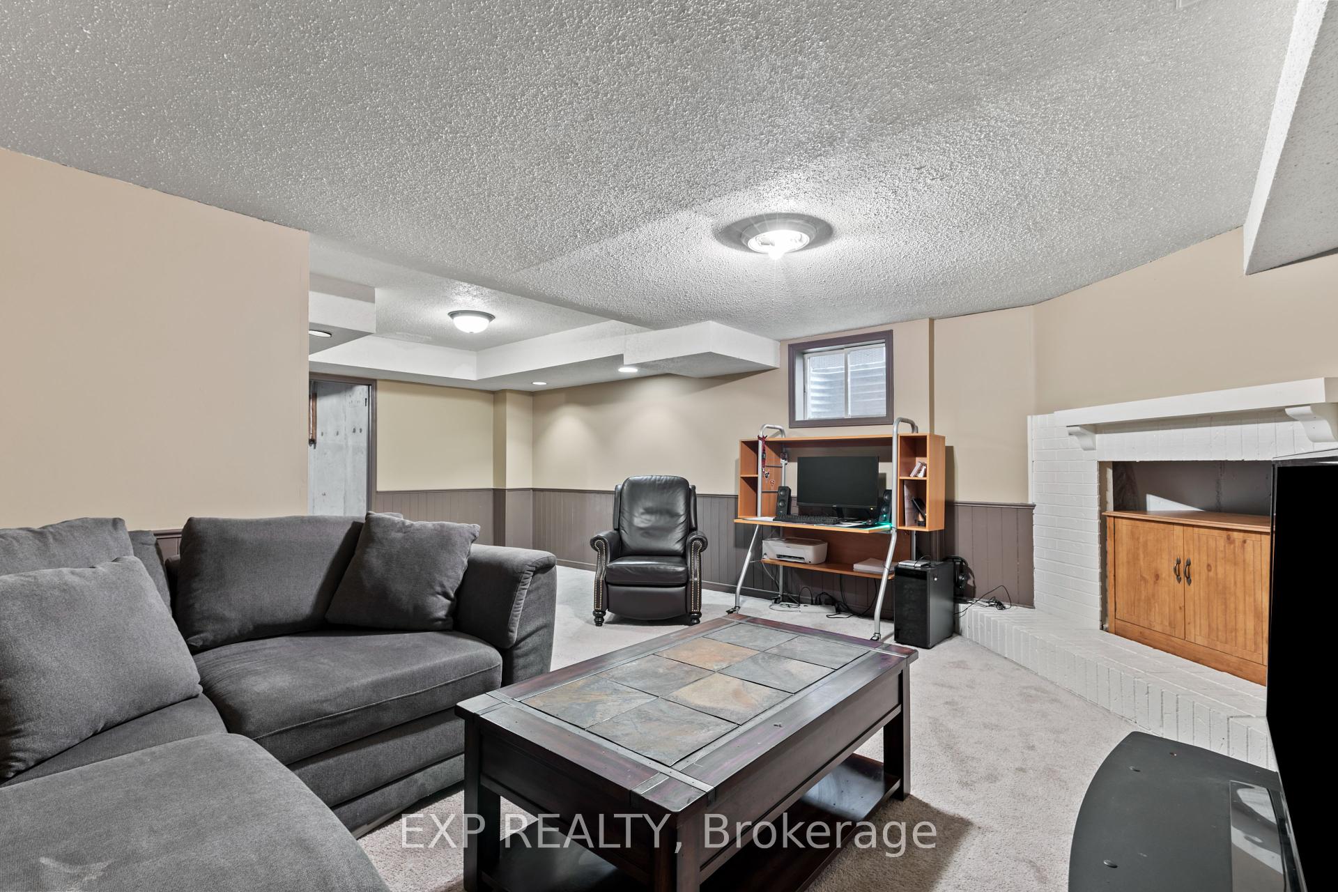 3 Bedrooms Condo at 2205 South Millway,  Mississauga For sale