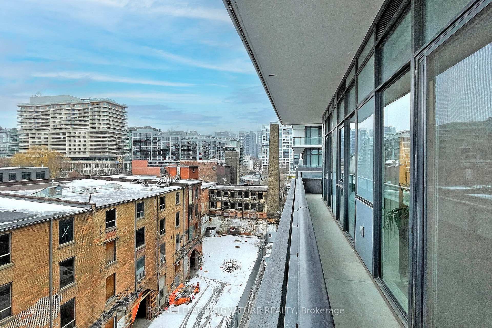 2 Bedrooms Condo at 9 Tecumseth, Toronto For sale